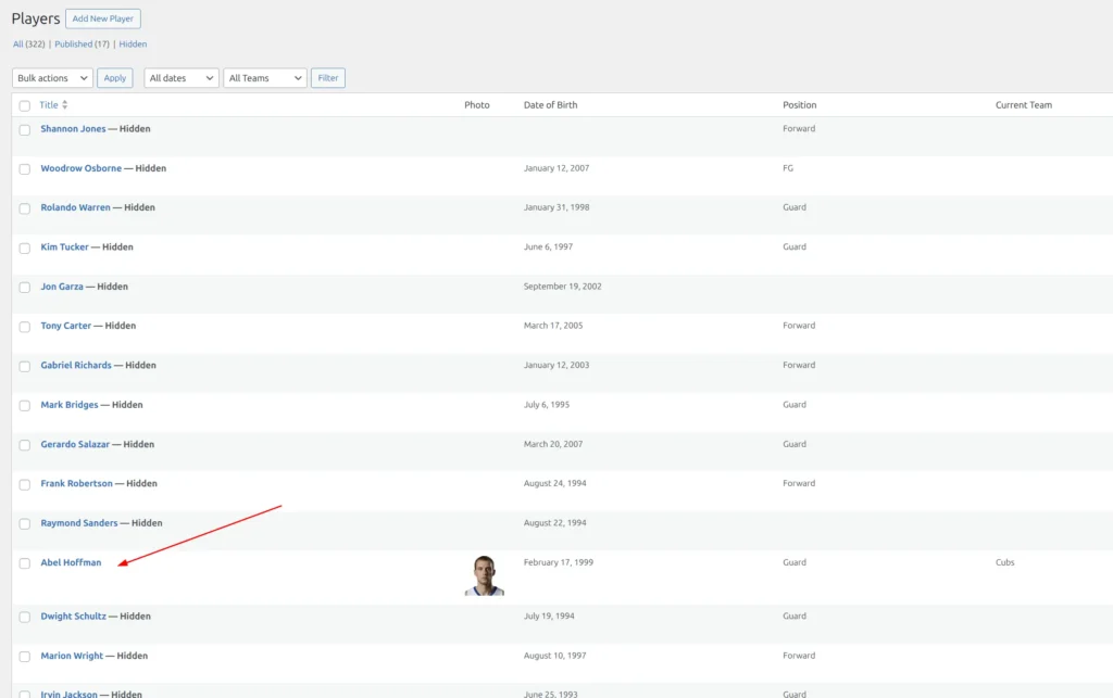 Players list showing Hidden status label next to player names